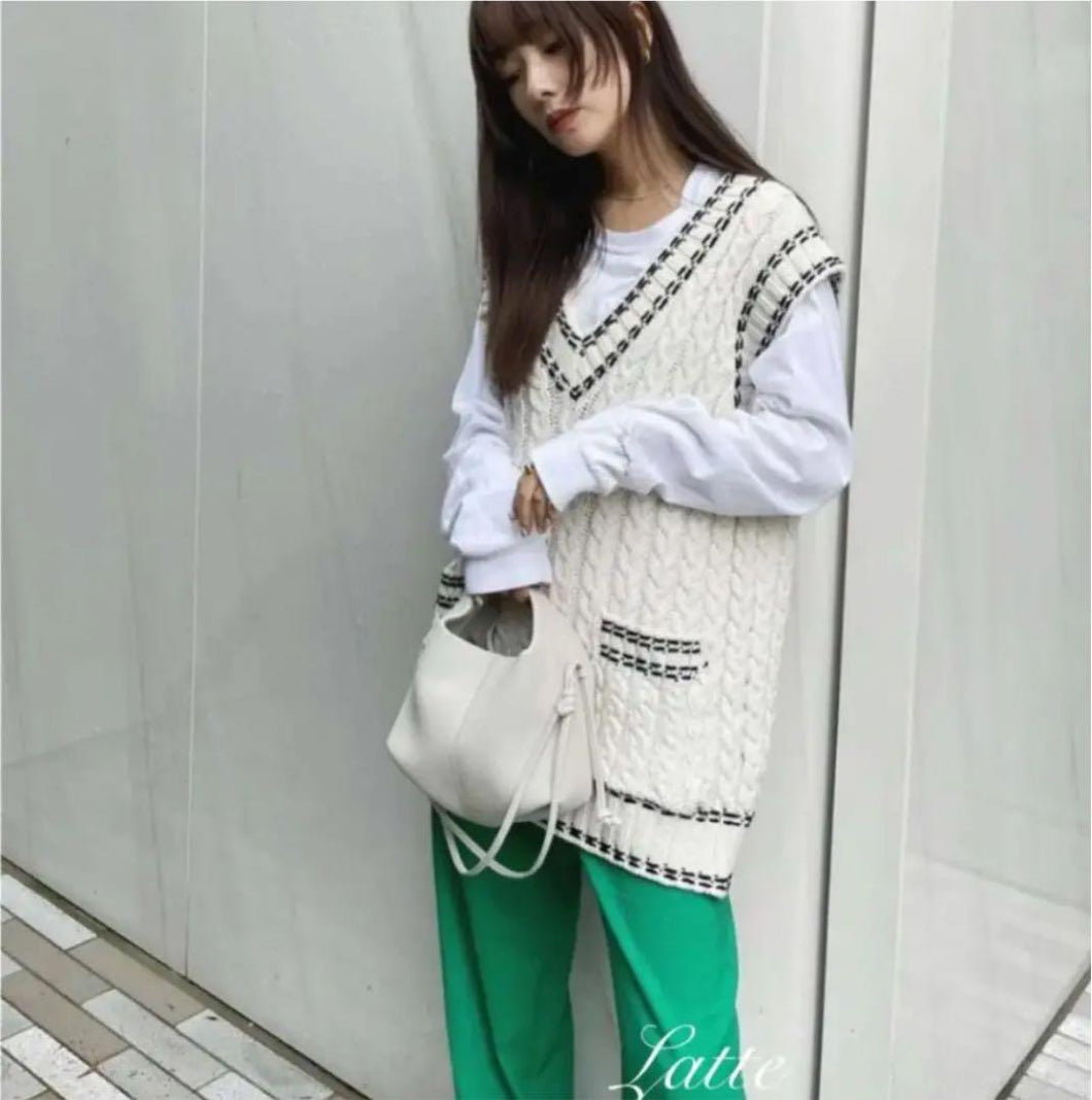 ZARA ザラ 前田希美サン着用　ステッチディテール ニットベストホワイト 3597151　